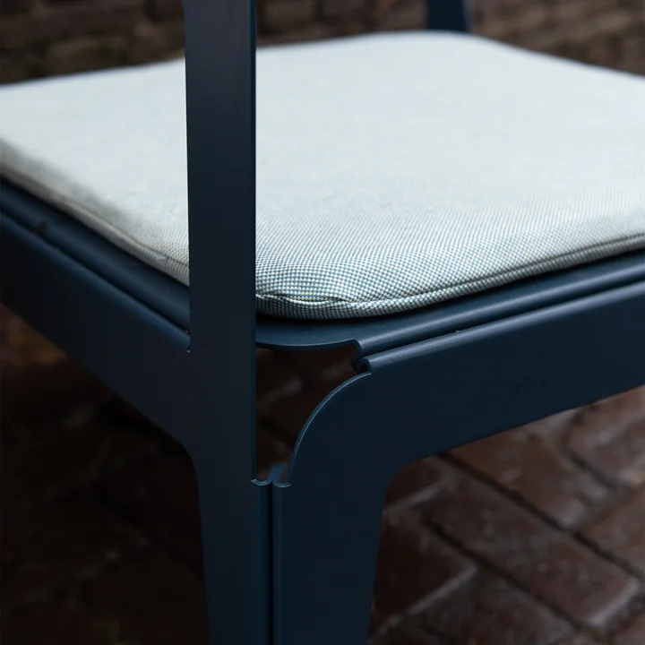 Bended Lounger Outdoor -Lounge chair from Welevree in the color grey blue