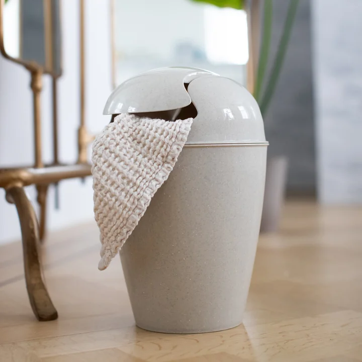 DEL Swing top bin M, recycled desert sand from Koziol