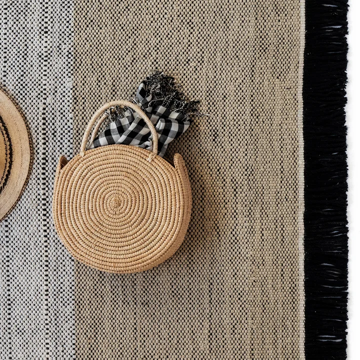 Tres outdoor rug Stripes by nanimarquina in the natural / black version