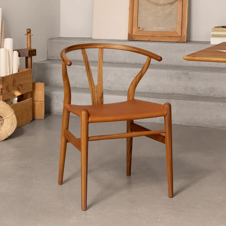 CH24 Wishbone Birthday Edition 2022, Leather / Teak by Carl Hansen