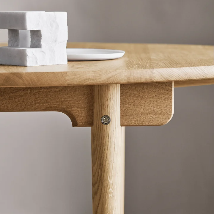 CH338 extendable dining table from Carl Hansen in oiled oak finish