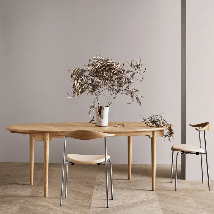 CH338 extendable dining table from Carl Hansen in oiled oak finish