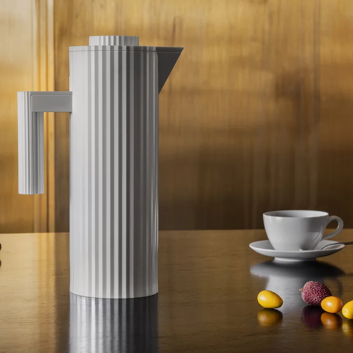 Plissé Vacuum jug from Alessi in color white