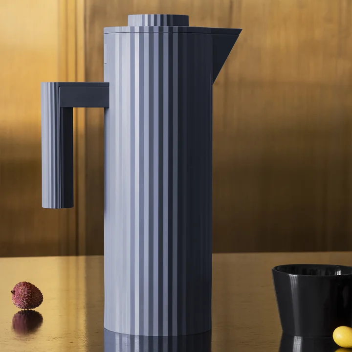 Plissé Vacuum jug from Alessi in color gray