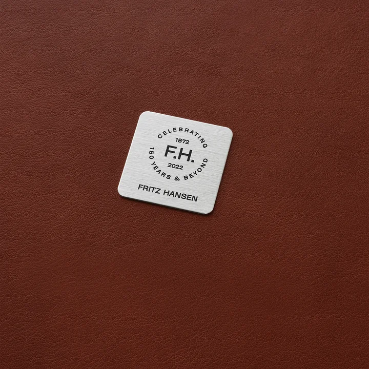 Anniversary edition 2022, maroon leather from Fritz Hansen