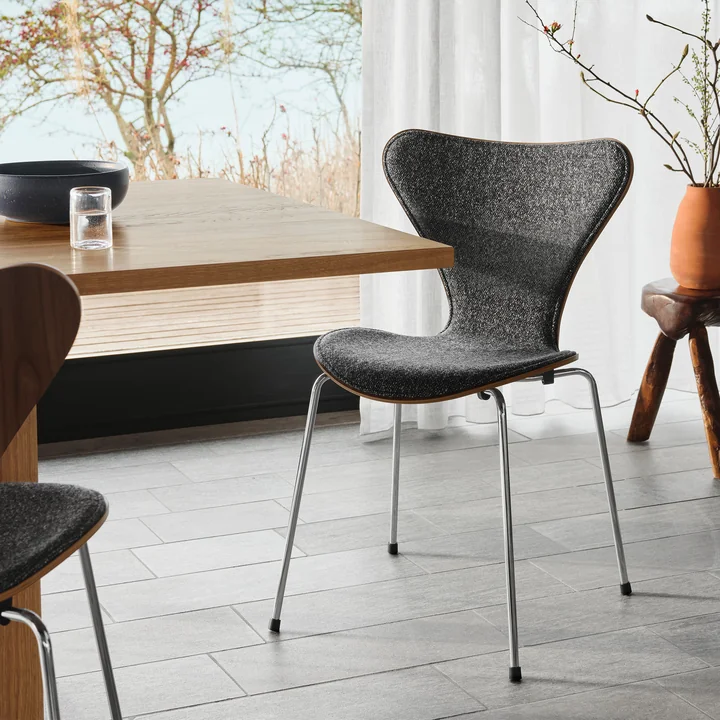 Series 7, Vanir Granite, brown / chrome frame by Fritz Hansen