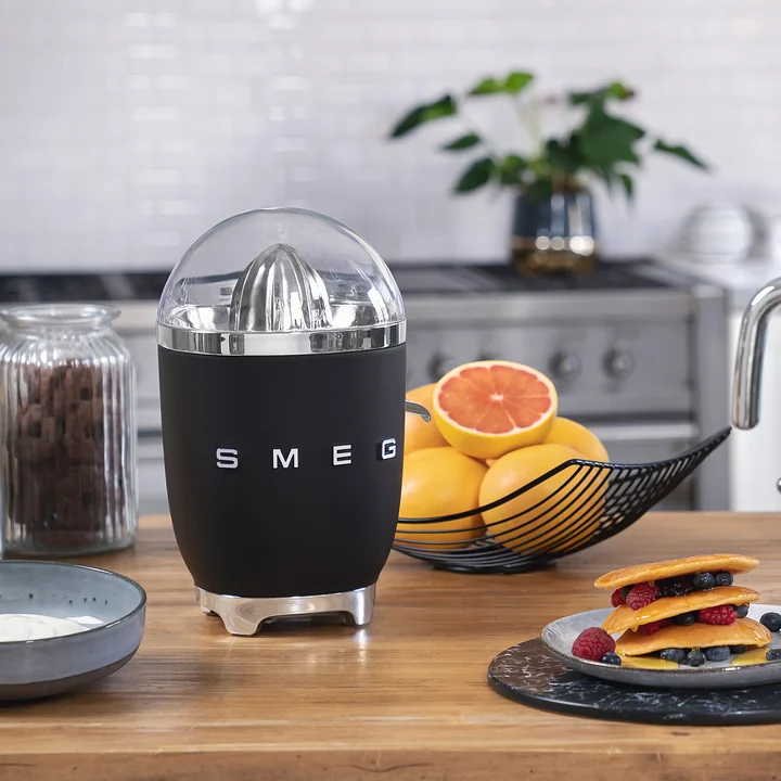 50's Style Citrus juicer CJF11 from Smeg
