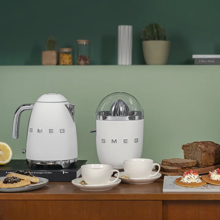 50's Style Citrus juicer CJF11 from Smeg