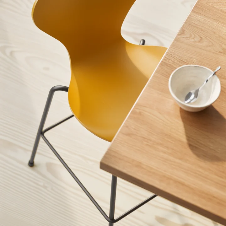 Series 7 Junior chair from Fritz Hansen