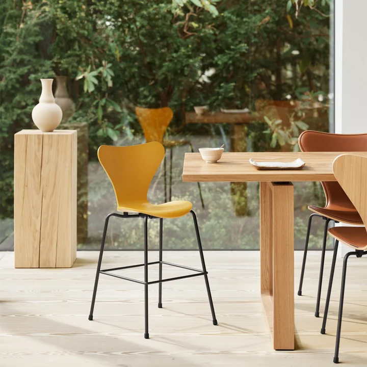 Series 7 Junior chair from Fritz Hansen