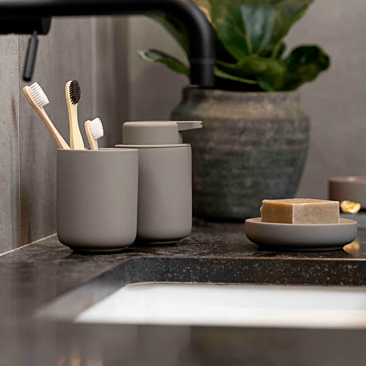 Ume Toothbrush mug, taupe from Zone Denmark