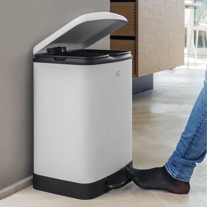 Wonda Duo -Pedal bucket from Mette Ditmer in the color off-white