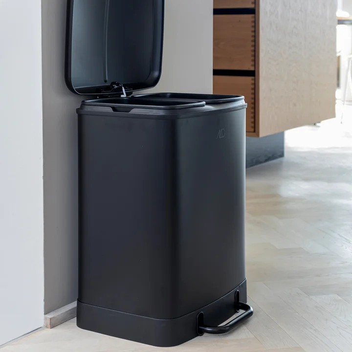 Wonda Duo -Pedal bucket from Mette Ditmer in the color black