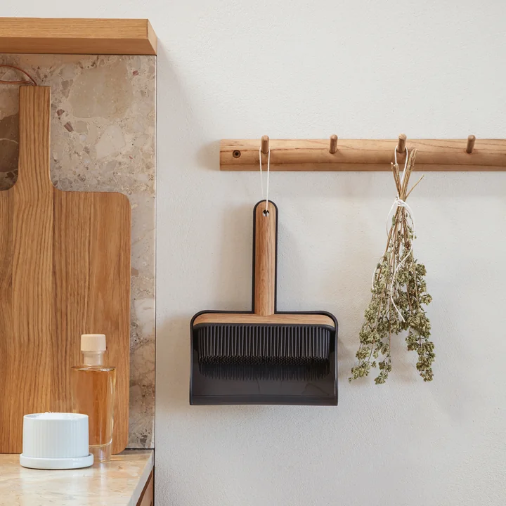 Hand brush and dustpan from Eva Solo