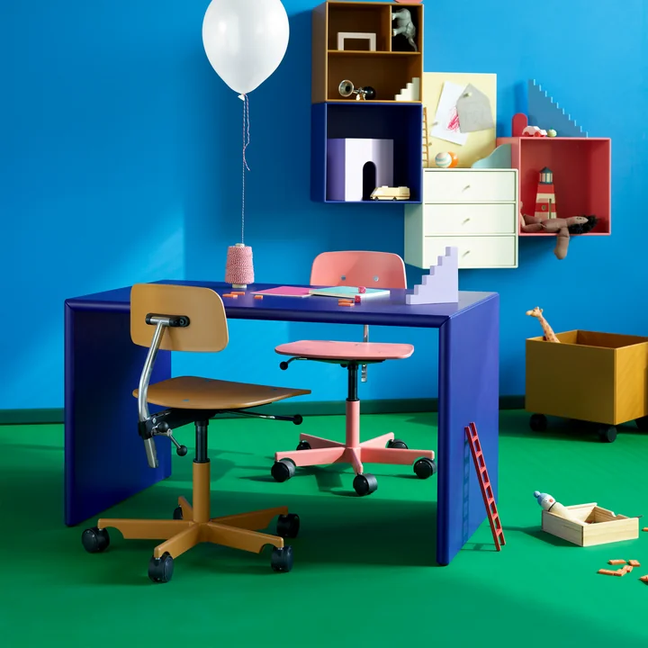 Monterey children desk from Montana