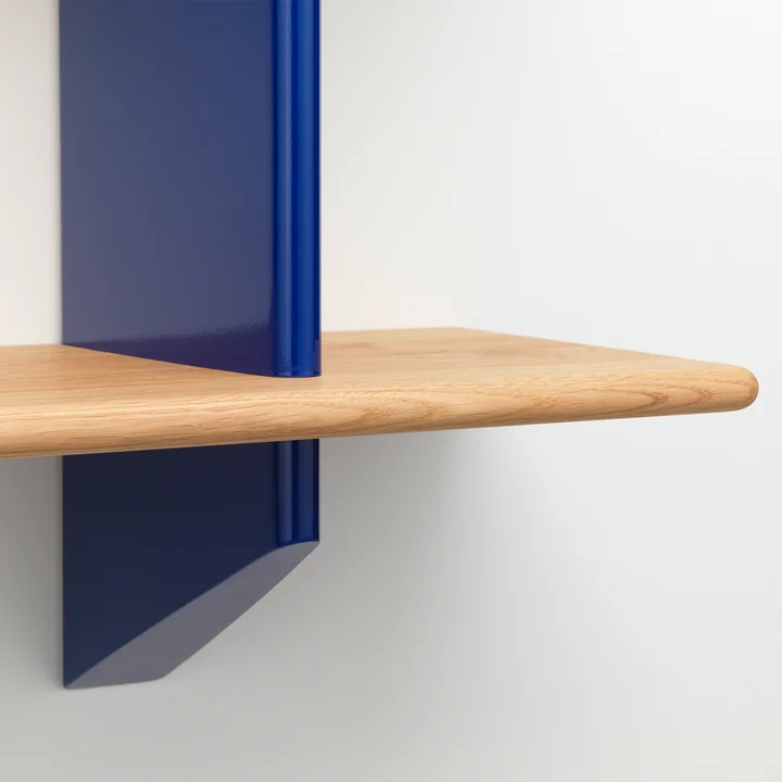 Rayonnage Mural from Vitra in the finish light oak / bleu