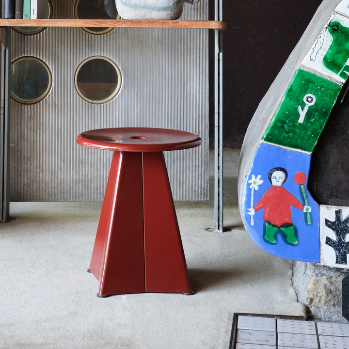Tabouret Métallique Stool from Vitra in the version japanese red