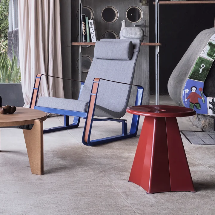 Tabouret Métallique Stool from Vitra in the version japanese red