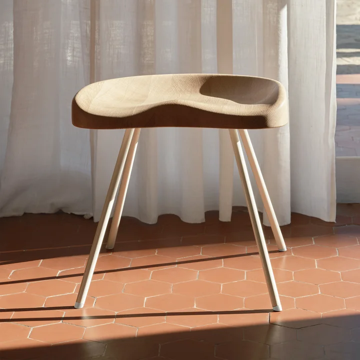 Tabouret 307 Stool from Vitra in natural oak finish