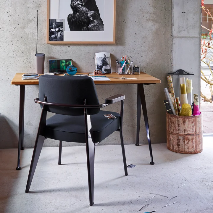 Fauteuil Direction armchair and Compas Direction Table from Vitra