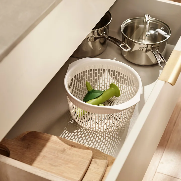 Spindola Salad spinner strainer for the sink from Joseph Joseph