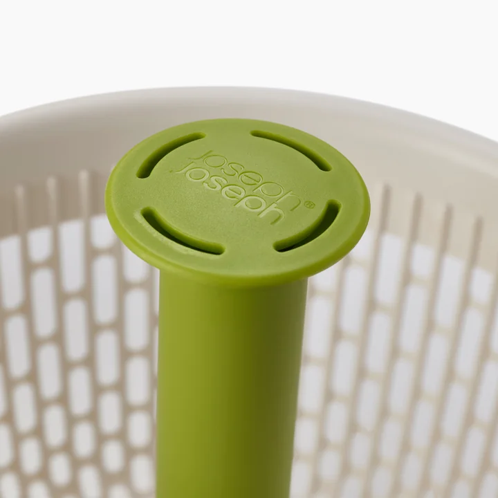 Spindola Salad spinner strainer for the sink from Joseph Joseph