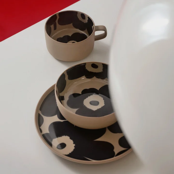 Oiva Unikko Plate Ø 20 cm, terra / dark blue by Marimekko