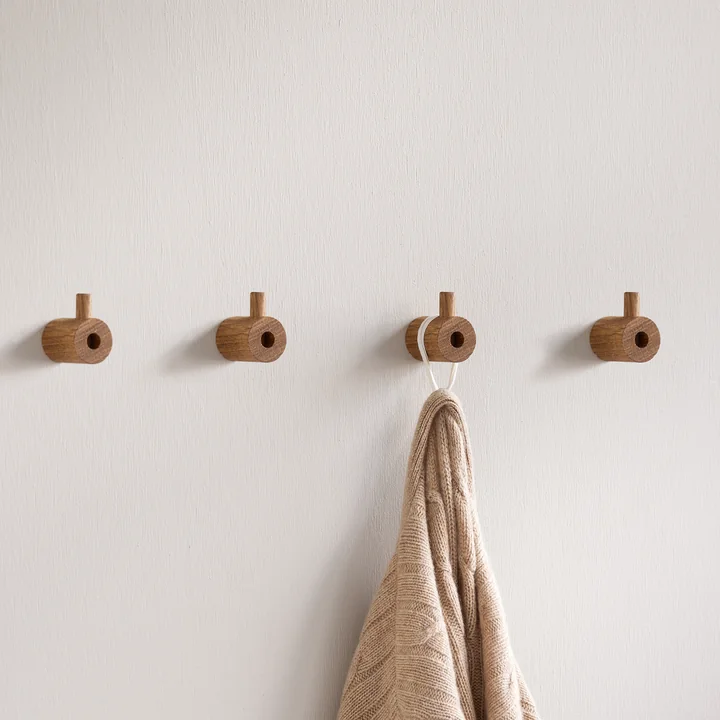 The wooden wall hooks from Moebe