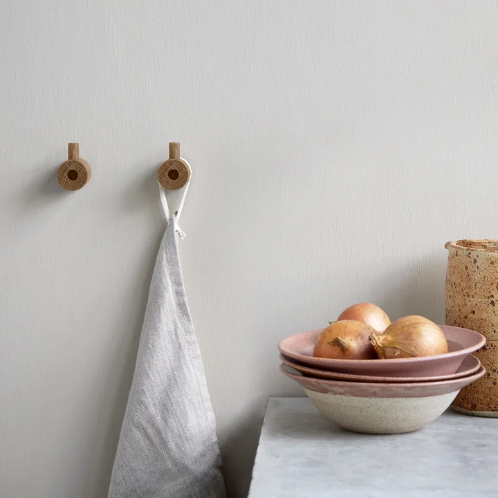 The wooden wall hooks from Moebe