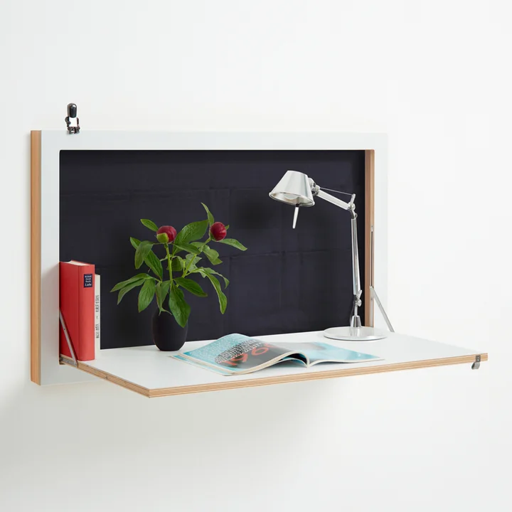 Fläpps Secretary of state from Ambivalenz in the color white