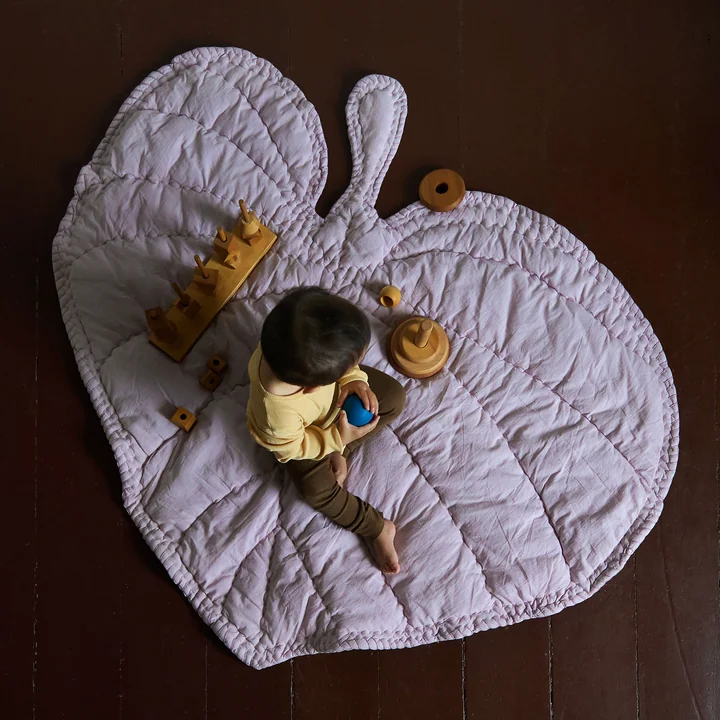 Leaf Play blanket from Nofred in color lilac