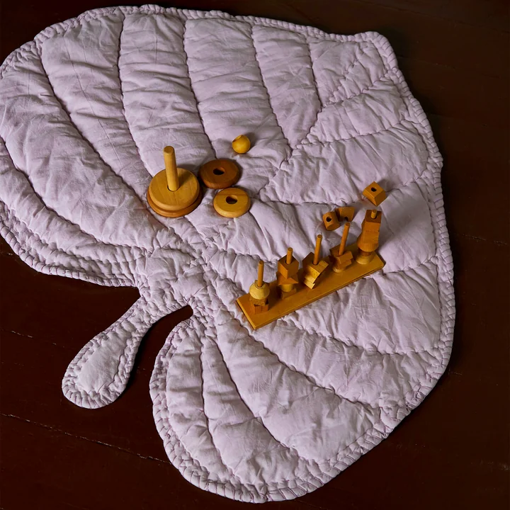 Leaf Play blanket from Nofred in color lilac