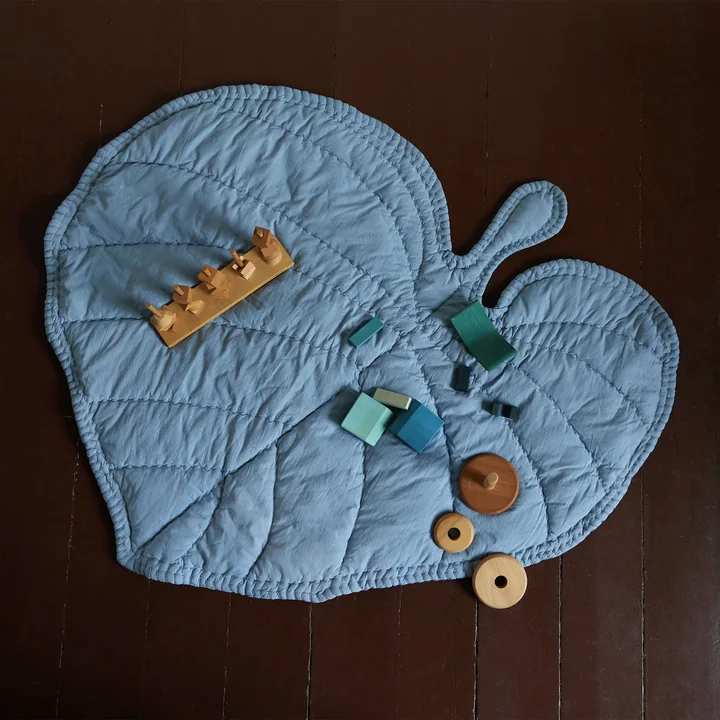 Leaf Play blanket from Nofred in color blue