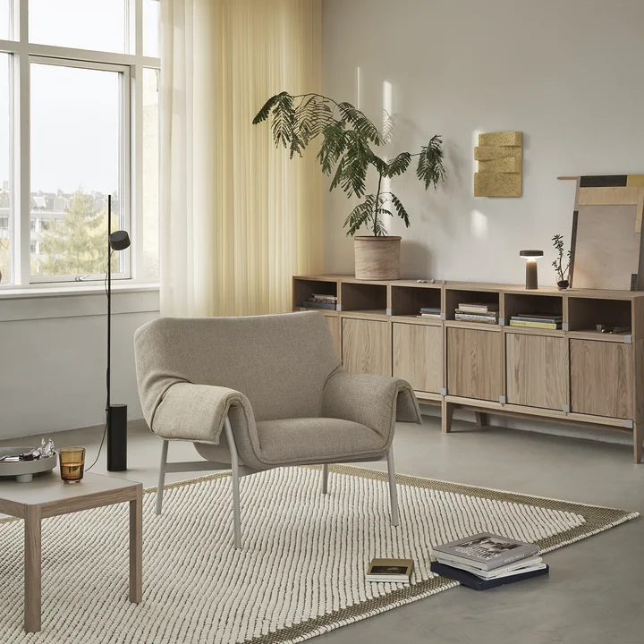 Couple coffee table and Pebble rug from Muuto
