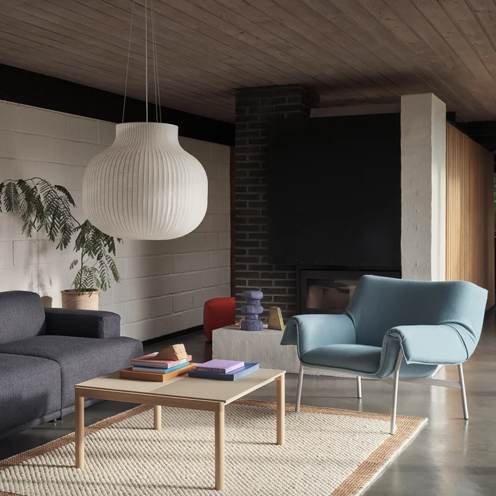 Couple coffee table and Pebble rug from Muuto