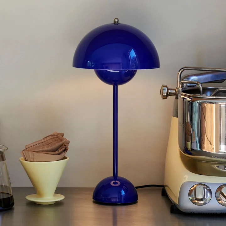 & Tradition - FlowerPot table lamp VP3, cobalt blue
