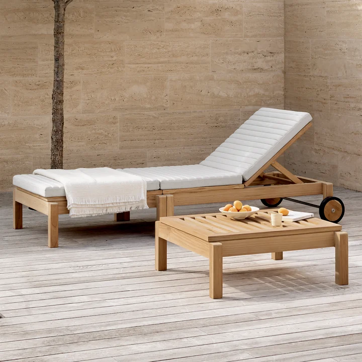 AH604 Sun lounger and footrest, teak untreated from Carl Hansen
