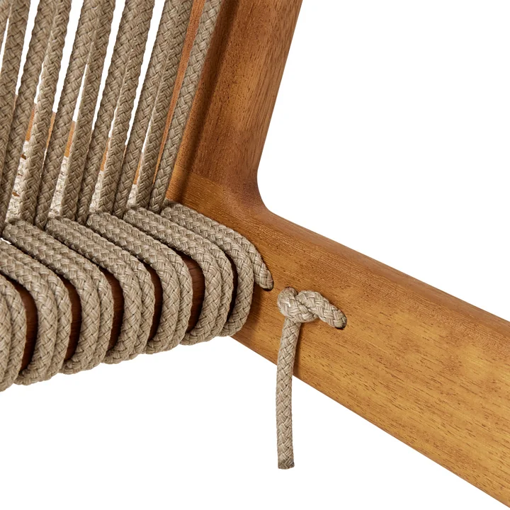 MR01 Outdoor lounge chair from Gubi in the version Iroko nature / Sunfire Melange beige sand