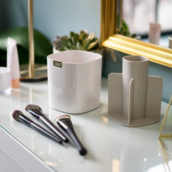 Viva Makeup brush container, shell from Joseph Joseph