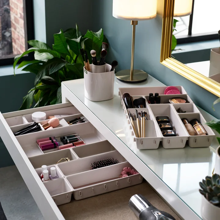 Viva Makeup collection from Joseph Joseph