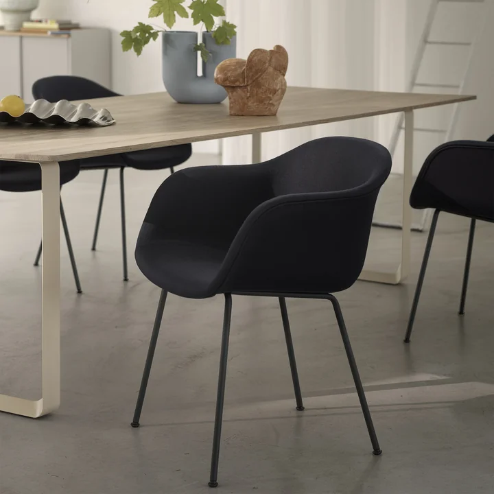 Fiber Conference Armchair with tubular frame from Muuto