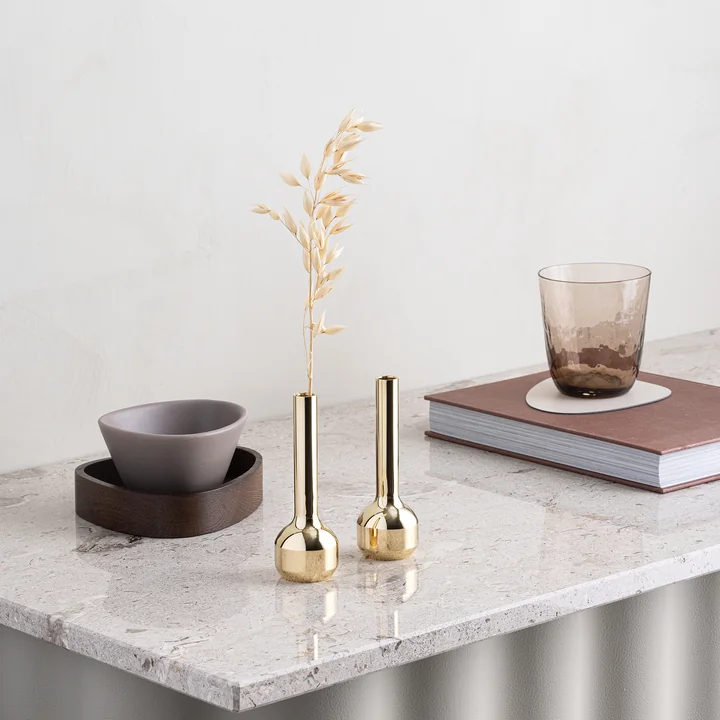 Silhouette Vase from Lind DNA