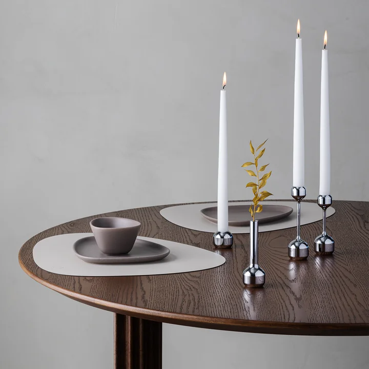 Silhouette Vase from Lind DNA