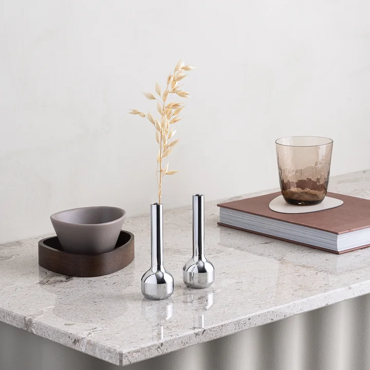 Silhouette Vase from Lind DNA