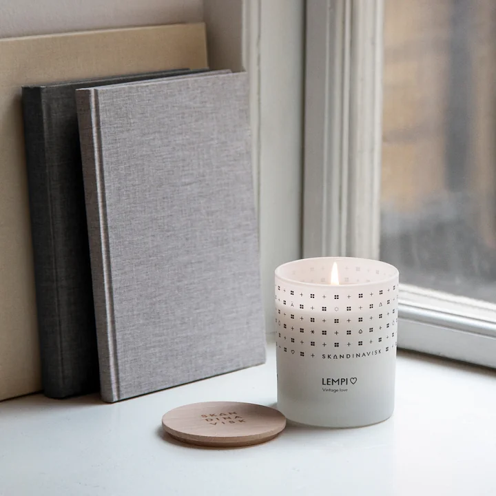 Scented candle with lid from Skandinavisk