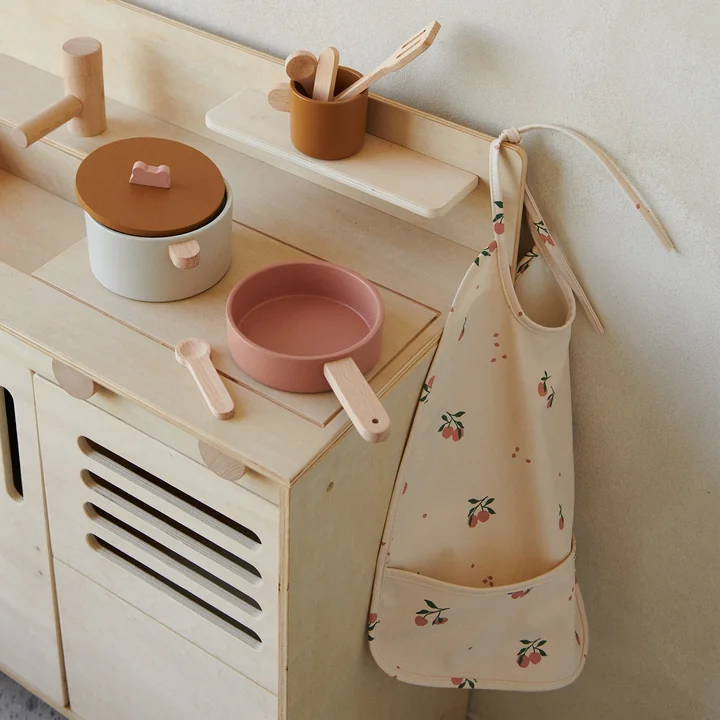 Lai Bib from LIEWOOD in the peach, sea shell version