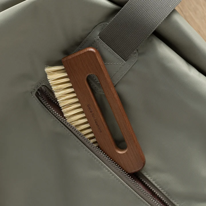 The clothes brush from Steamery