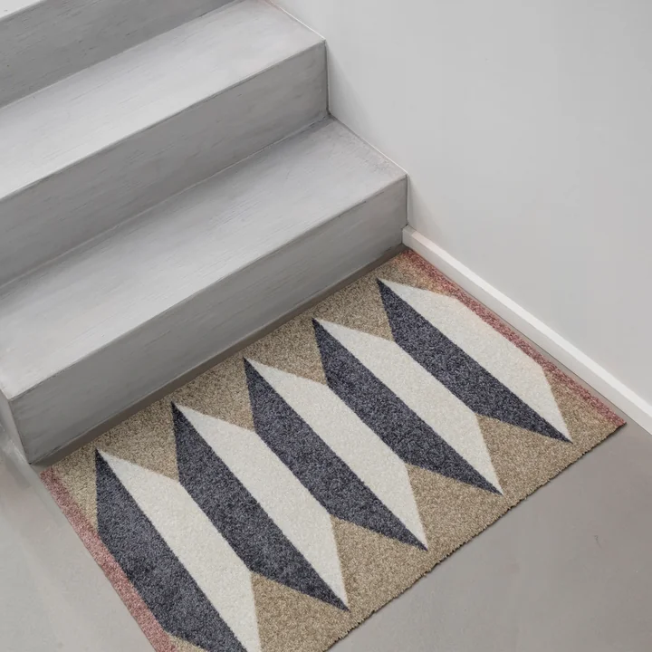 Accordion Carpet from Mette Ditmer in the finish sand