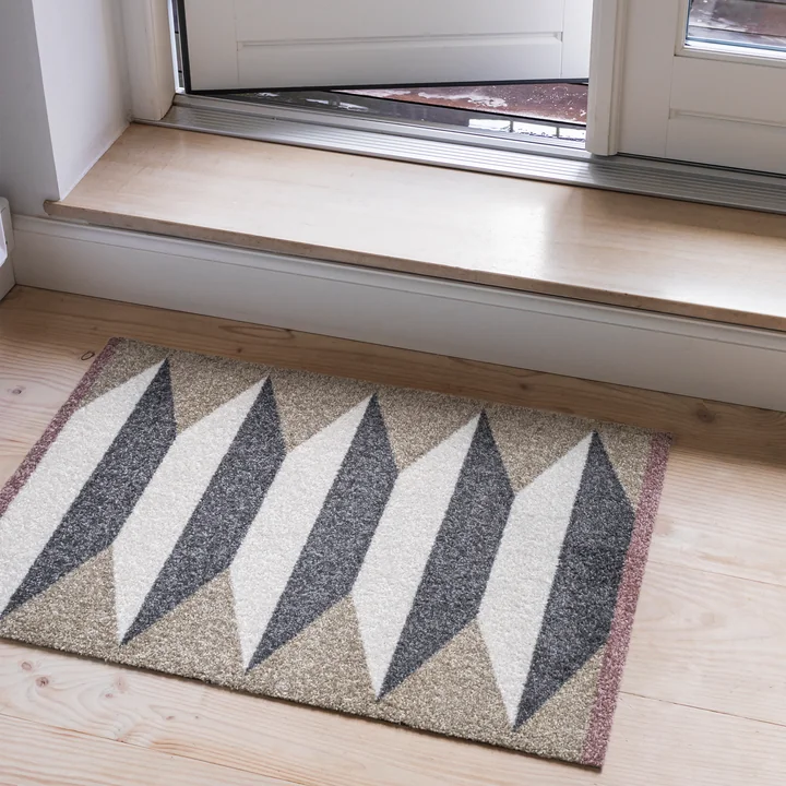 Accordion Carpet from Mette Ditmer in the finish sand