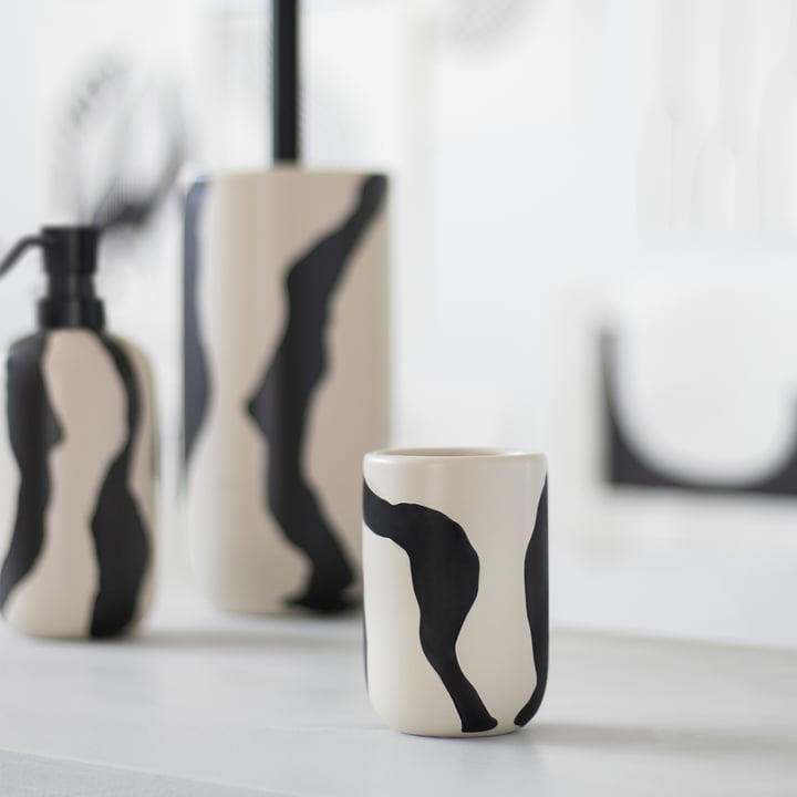 Icon Toothbrush mug from Mette Ditmer in the design off-white / black